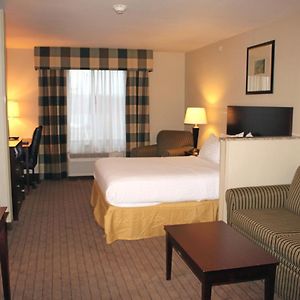 Deluxe Queen Suite